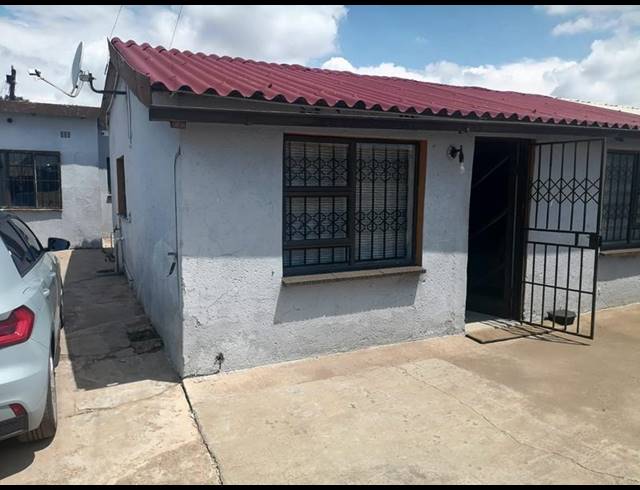 2 BEDROOM HOUSE FOR SALE IN ZOLA